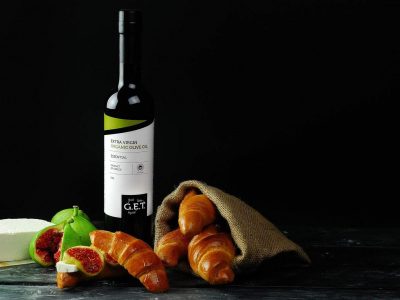 olive-oil-croissants-with-figs_med